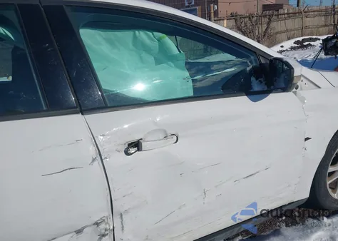 2015 Ford Focus Se z USA, uszkodzony, nr VIN 1FADP3F24FL347383